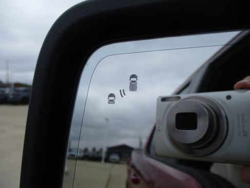 Used 2023 Ford F150 Lariat AWD/4WD image 18