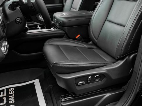Used 2025 GMC Yukon Denali AWD/4WD image 28