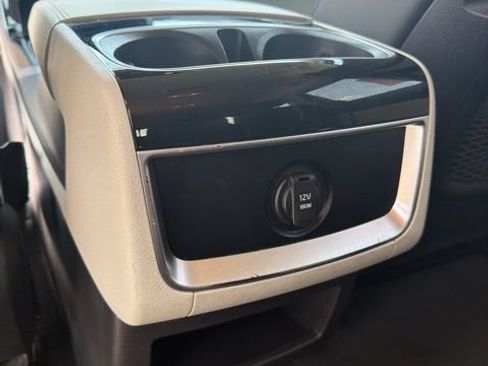 Used 2023 Kia Carnival EX FWD image 30