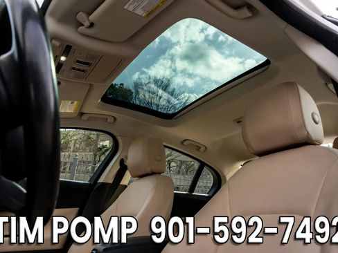 Used 2018 Jaguar XE Premium image 11