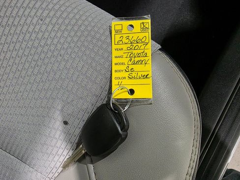 Used 2017 Toyota Camry SE image 37