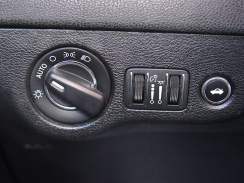 Used 2022 Chrysler 300 Touring w/ Sport Appearance Package image 30