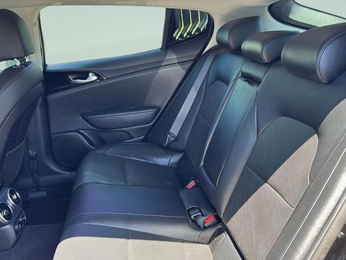 Used 2018 Kia Stinger AWD/4WD image 14