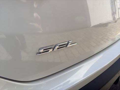 Used 2024 Ford Edge SEL w/ Convenience Package image 6