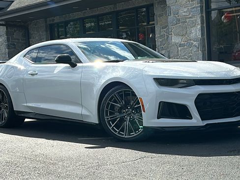 Used 2019 Chevrolet Camaro ZL1 image 1