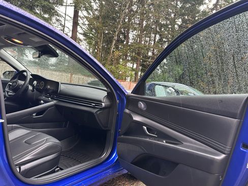 Used 2023 Hyundai Elantra Limited image 11