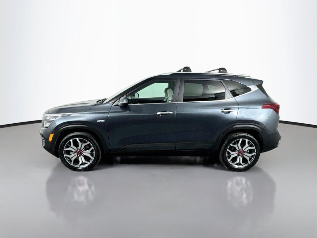 Used 2023 Kia Seltos SX w/ SX Sunroof Package AWD/4WD image 2