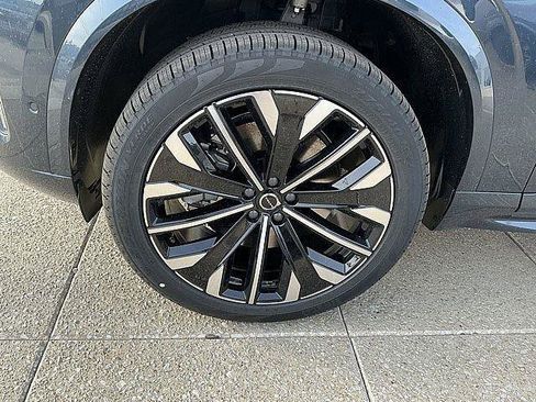 New 2026 Volvo XC90 T8 Plus w/ Protection Package Premier AWD/4WD image 12