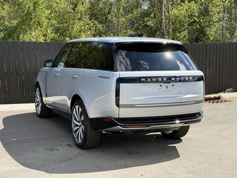 New 2025 Land Rover Range Rover SE image 3