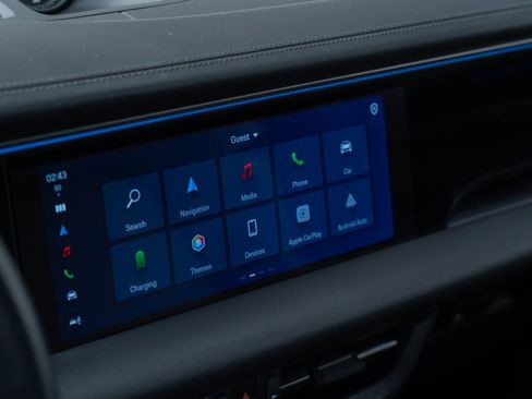 Certified 2025 Porsche Macan Electric image 26