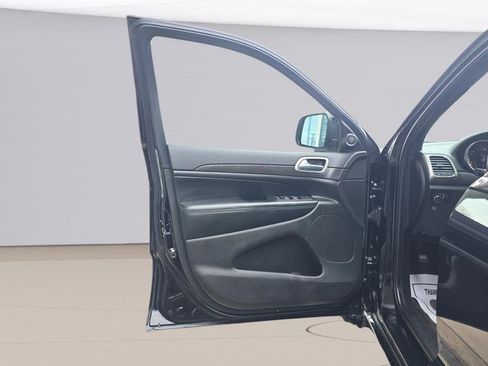 Used 2018 Jeep Grand Cherokee Altitude image 13