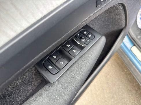 Used 2025 Volvo XC40 B5 Core image 24