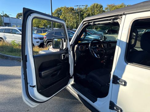 Used 2021 Jeep Gladiator Mojave w/ Trailer Tow Package image 11