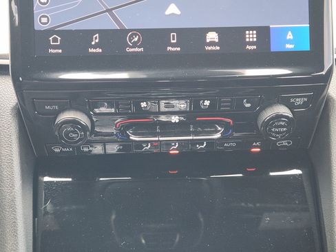 Used 2025 Jeep Grand Cherokee L Limited w/ Luxury Tech Group II image 21