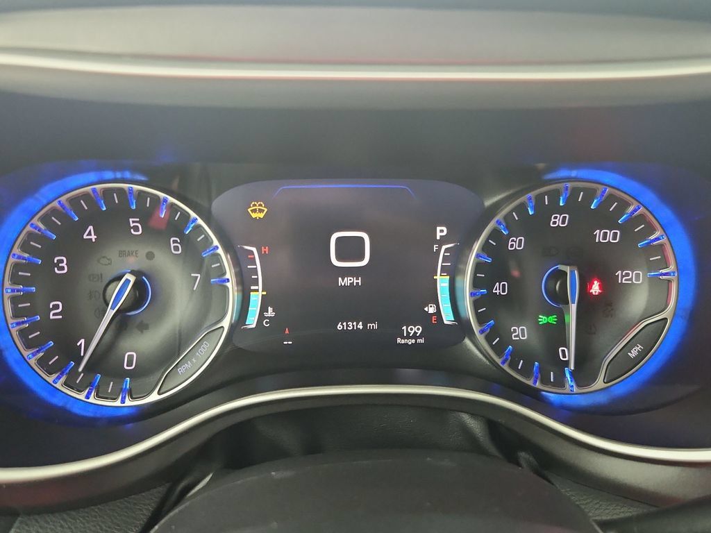 Certified 2024 Chrysler Pacifica Touring-L FWD image 26