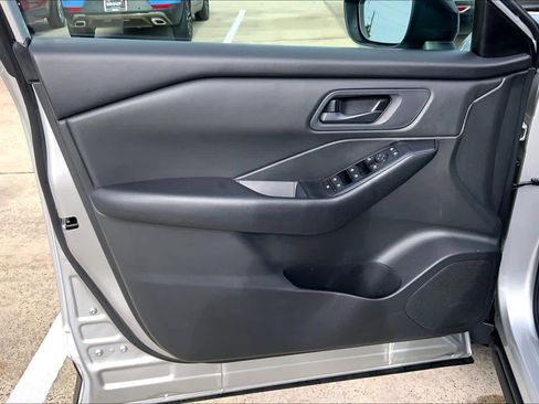 Used 2024 Nissan Rogue S FWD image 20