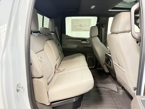 New 2026 GMC Sierra 1500 SLT w/ SLT Premium Package image 18