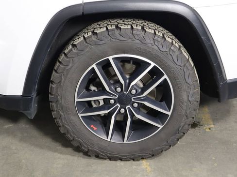 Used 2021 Jeep Grand Cherokee Trailhawk w/ Trailhawk Luxury Group AWD/4WD image 45