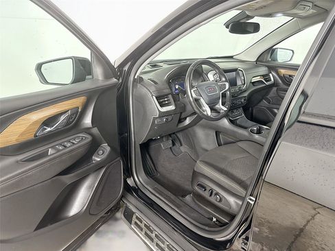 Used 2021 GMC Terrain SLE w/ Driver Convenience Package image 3