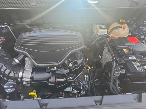 Used 2017 GMC Acadia SLT w/ LPO, Cargo Package FWD image 32