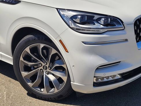 Certified 2021 Lincoln Aviator Grand Touring w/ Equipment Group 302A AWD/4WD image 9
