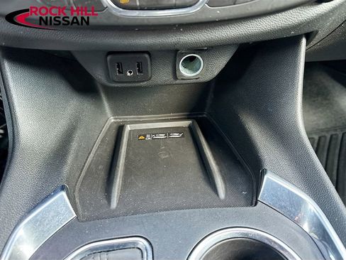 Used 2023 Chevrolet Traverse LT image 17