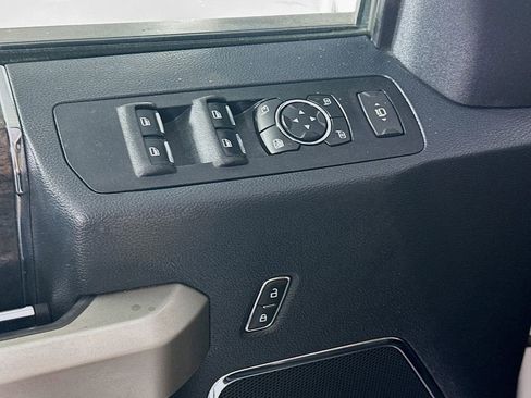 Used 2022 Ford F250 Lariat w/ Chrome Package image 24