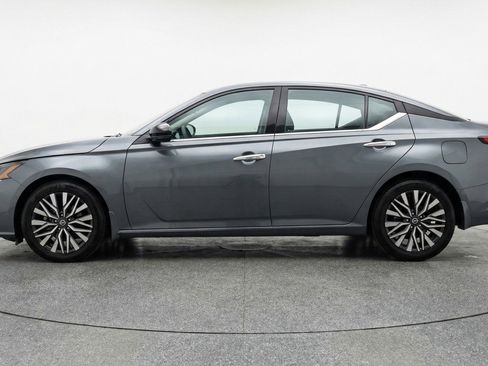 Used 2025 Nissan Altima 2.5 SV image 5