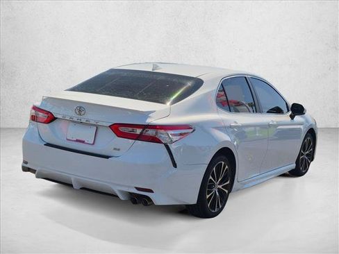 Used 2020 Toyota Camry SE w/ Carpet Mat Package FWD image 5