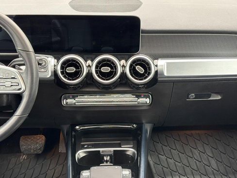 Used 2021 Mercedes-Benz GLB 250 4MATIC image 13