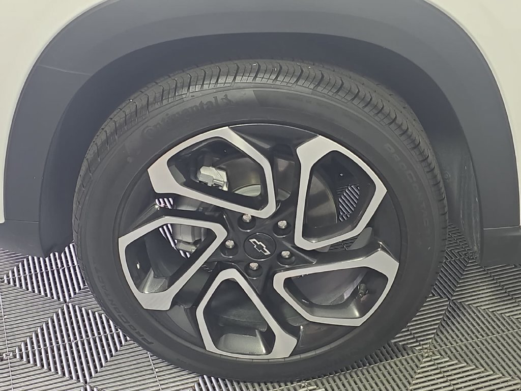New 2025 Chevrolet Trax RS w/ Driver Confidence Package FWD image 28