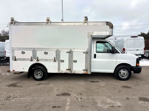 Used 2016 GMC Savana 3500 image 2