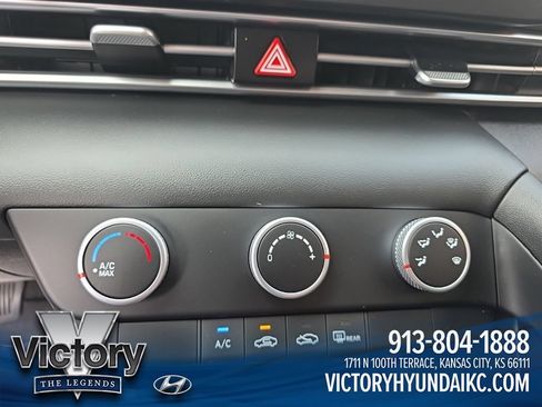 Used 2024 Hyundai Elantra SE FWD image 14