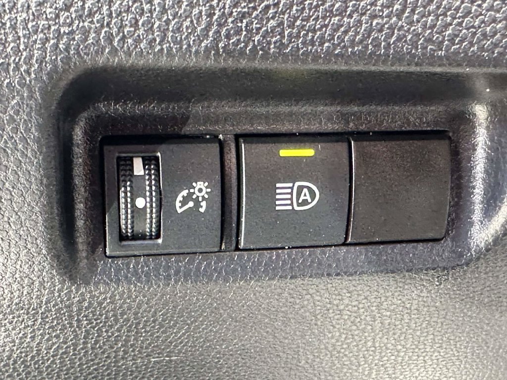 Used 2025 Toyota RAV4 LE AWD/4WD image 19