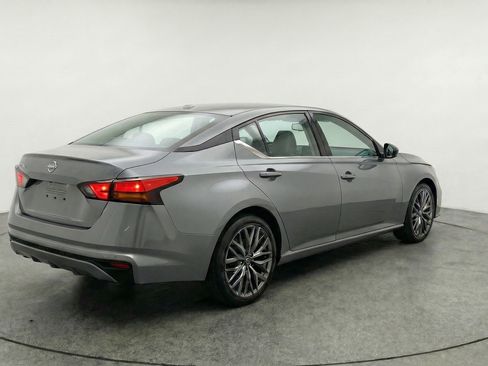 Used 2025 Nissan Altima 2.5 SV image 9