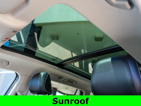 Used 2024 Volkswagen Tiguan SE w/ Panoramic Sunroof Package AWD/4WD image 12
