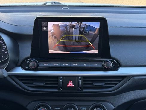 Used 2023 Kia Forte LXS w/ LXS Technology Package image 4