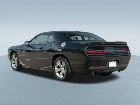 Used 2019 Dodge Challenger SXT RWD image 5
