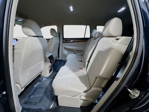 Used 2025 Volkswagen Atlas SE FWD image 16