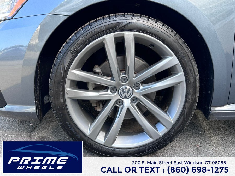 Used 2018 Volkswagen Passat 2.0T R-Line FWD image 22