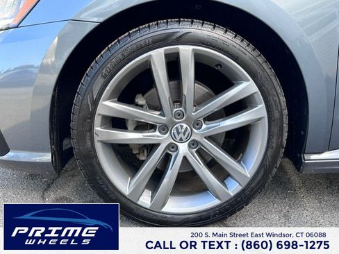 Used 2018 Volkswagen Passat 2.0T R-Line FWD image 22