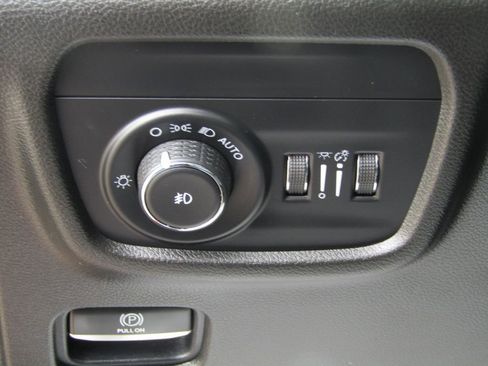 Used 2022 Jeep Grand Cherokee L Overland w/ Off Road Group AWD/4WD image 16