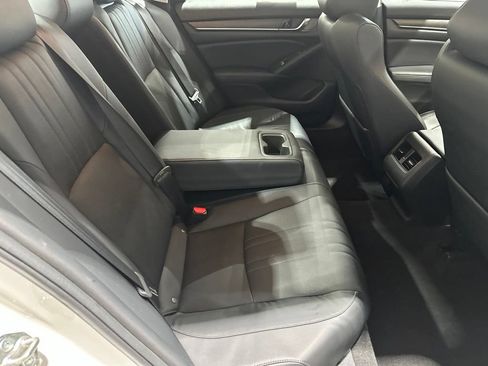 Used 2018 Honda Accord Touring image 19