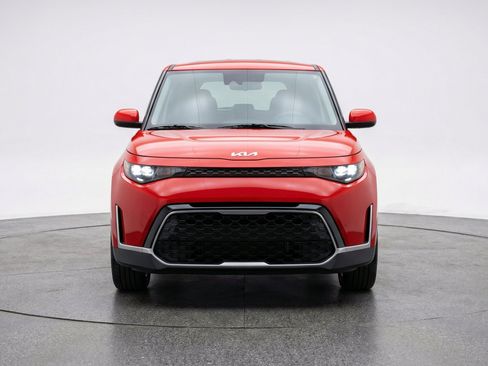Used 2025 Kia Soul LX w/ LX Technology Package FWD image 2