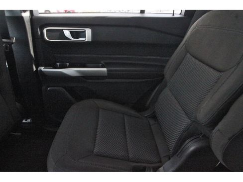 Used 2023 Ford Explorer XLT RWD image 14