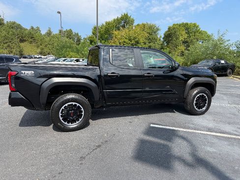 Used 2024 Toyota Tacoma TRD Off-Road AWD/4WD image 8