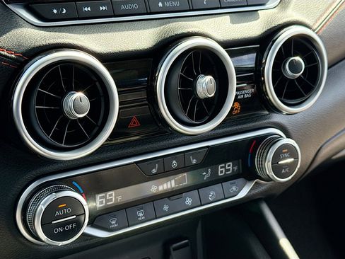 Used 2024 Nissan Sentra SR w/ SR Premium Package image 9