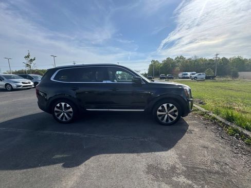 Used 2021 Kia Telluride EX w/ EX Premium Package image 3