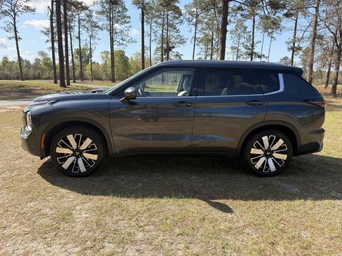 Used 2025 Mitsubishi Outlander SEL AWD/4WD image 2