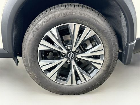 Used 2023 Nissan Rogue SV FWD image 11